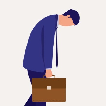 entäuschter Arbeitnehmer mit hängendem Kopf und brauner Tasche